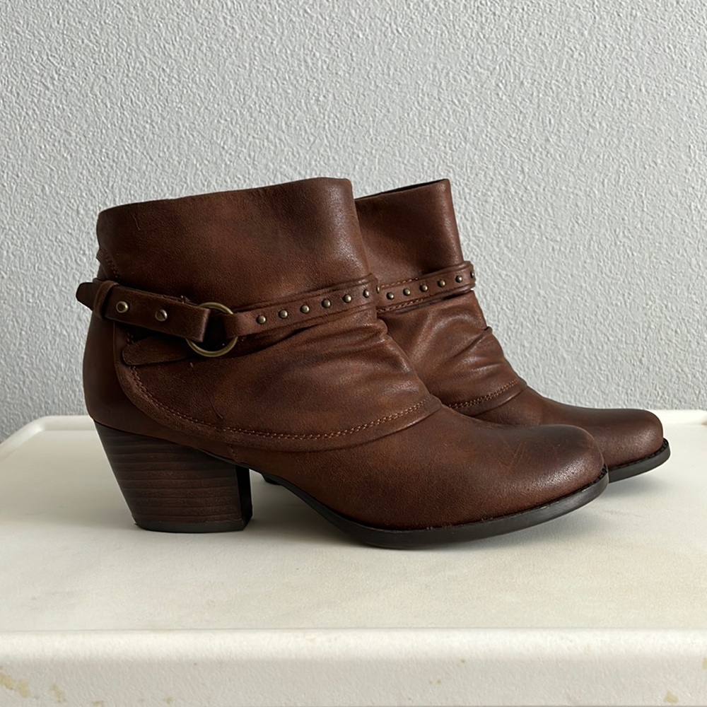 NWT BareTraps Rosea Brown Embellished Ankle Booties